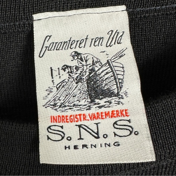 NEW SNS Herning 100% Merino Wool Button Shoulder Sweater Black Knit Mens Size L - Picture 3 of 16